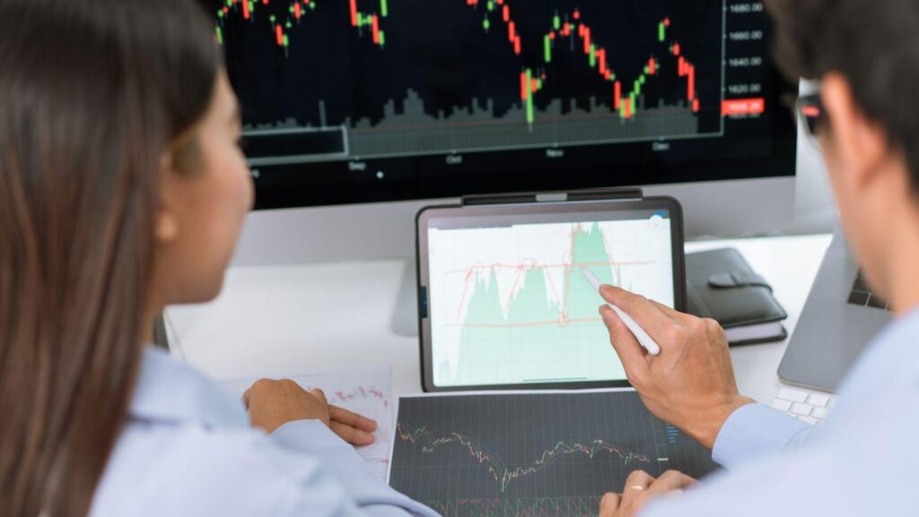 trader account size limits, trading account flexibility, increase trading capital, leverage in trading, scalable trading accounts, benefits of large trading accounts, trader account growth, trading account expansion, professional trading accounts, best trading platforms